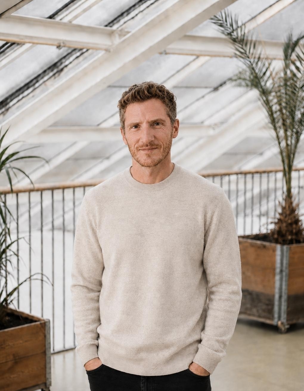 22 Matt Farrer Portrait 4